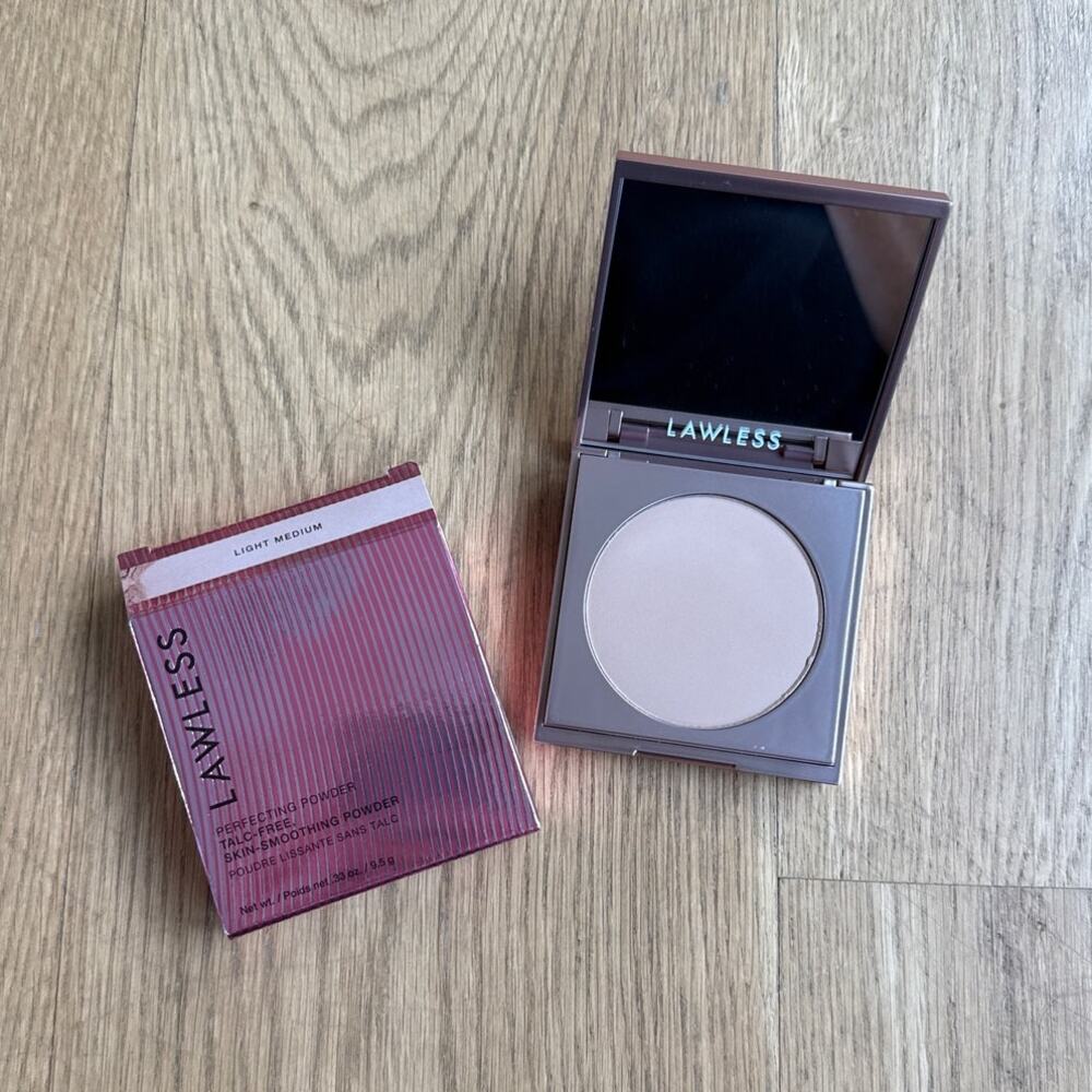 Lawless Skin Smoothing Perfecting Blurring Powder Light Medium